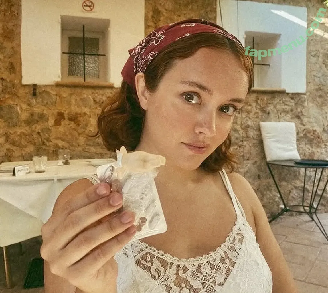 Olivia Cooke nude photo #0717 (livkatecooke)
