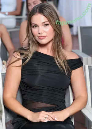 Olivia Holt / Non-Nude / Preview / olivia_holt nude photo #0632