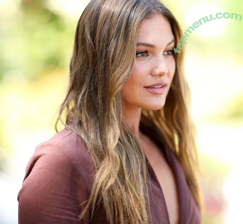 Olivia Holt nude photo #0625 (Non-Nude / Preview / olivia_holt)