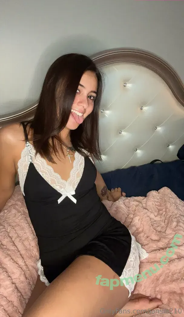 Olivia Jones nude photo #0106 (jonsie210 / oliviaannjones)