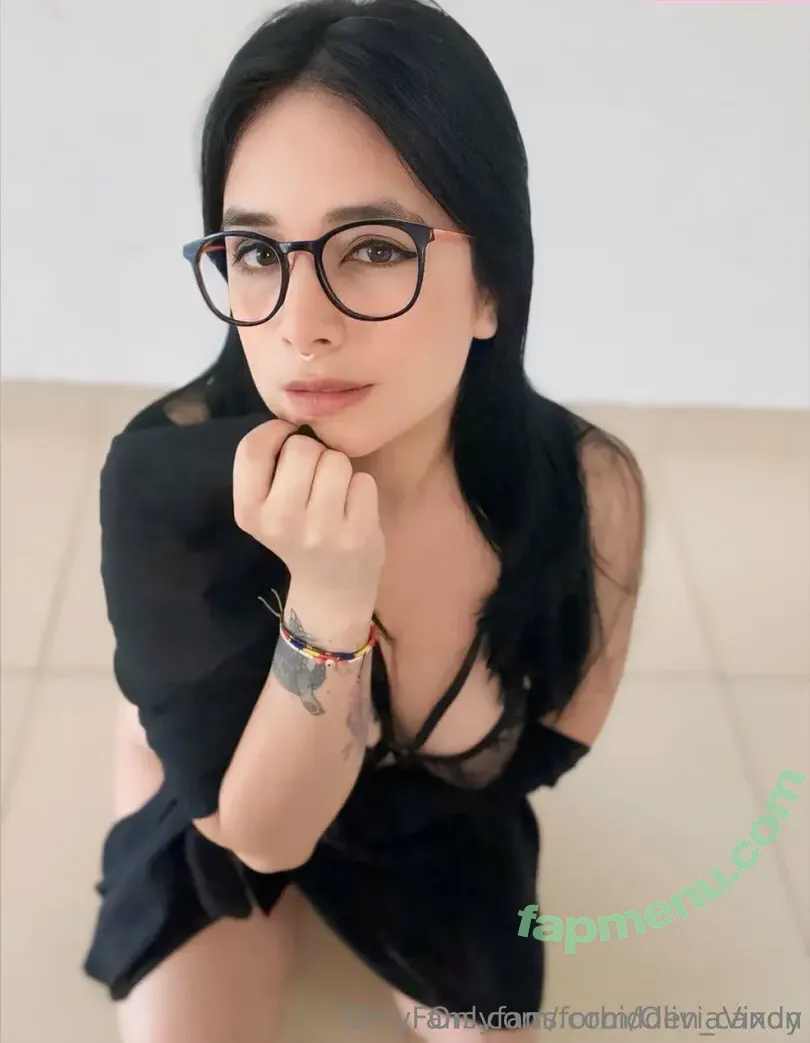 oliviavixon nude photo #0012 (livviewilkerson)