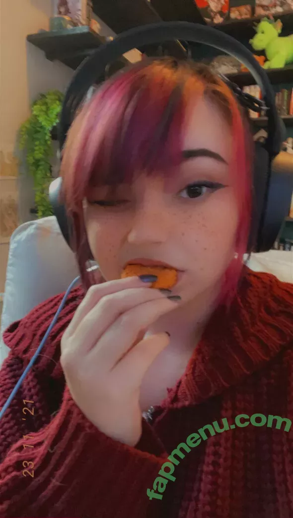 onlineevie nude photo #0003 (onlyevie_ / plushiesuccubus)