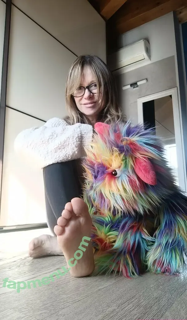 onlybluefeet nude photo #0011 (onlybluefeet)