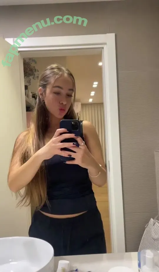 oofrijan nude photo #0011 (oofrijan)