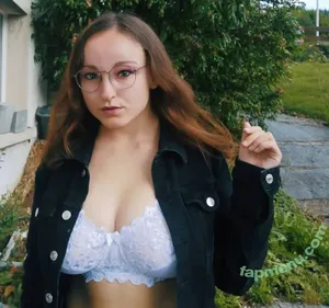Oryvllmiee nude photo #0017
