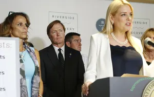 Pam Bondi / pambondi nude photo #0032