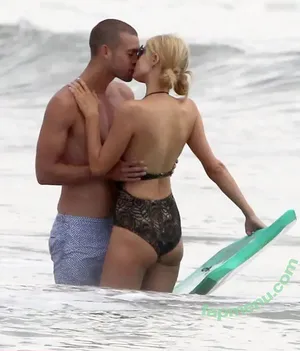Paris Hilton / parishilton nude photo #2299