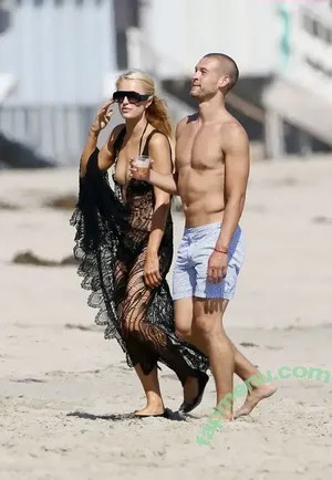 Paris Hilton / parishilton nude photo #2311