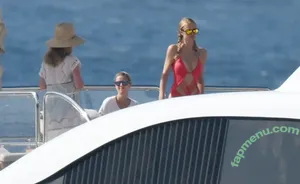 Paris Hilton / parishilton nude photo #2349