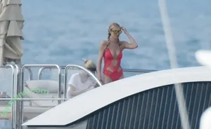 Paris Hilton / parishilton nude photo #2355