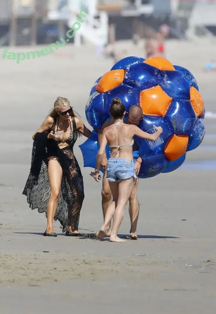 Paris Hilton nude photo #2305 (parishilton)