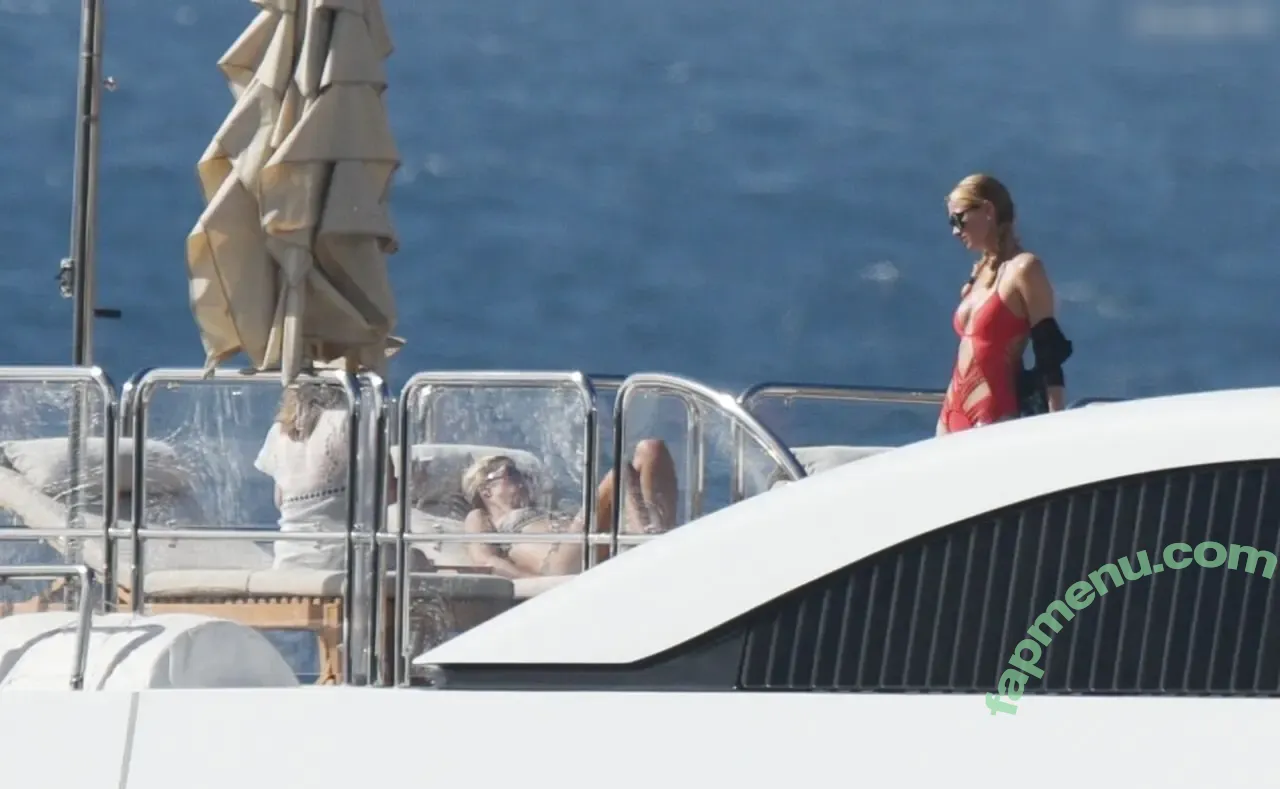 Paris Hilton nude photo #2351 (parishilton)
