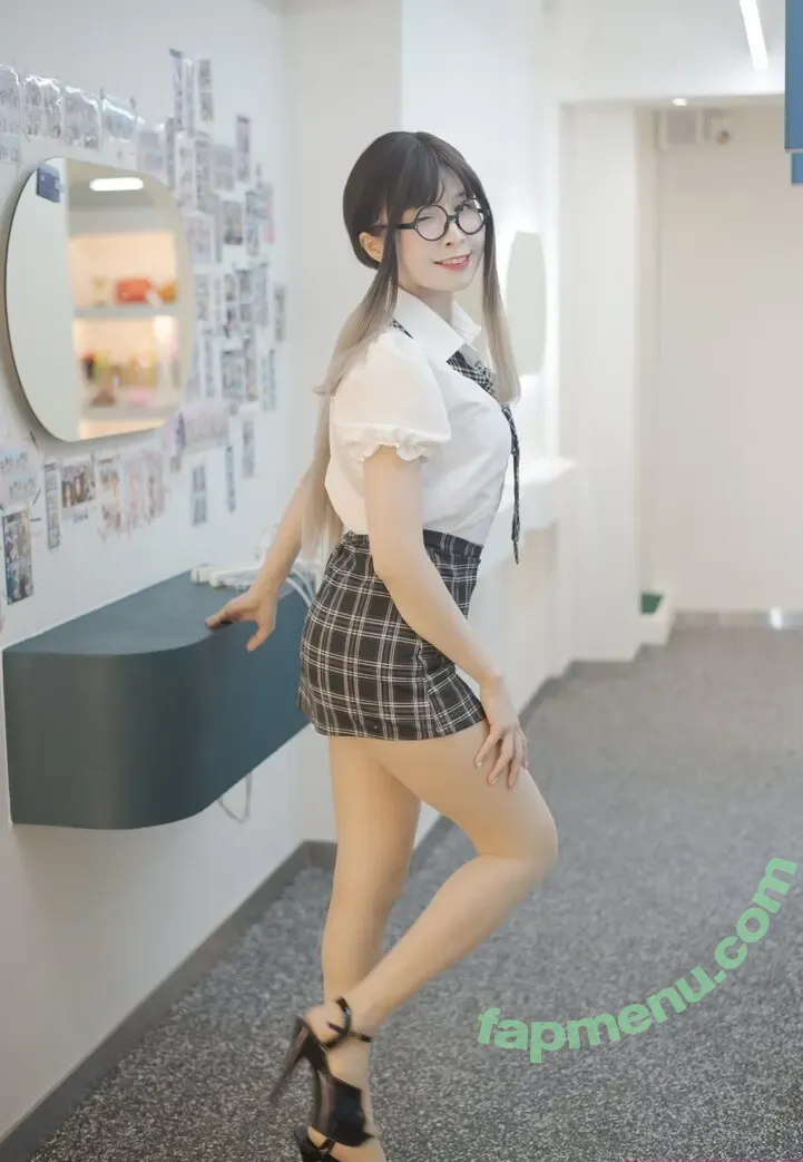 Paula Bulczynska nude photo #0187 (SPRING STUDIO 봄 / kpop.studio.bom / studiobom)