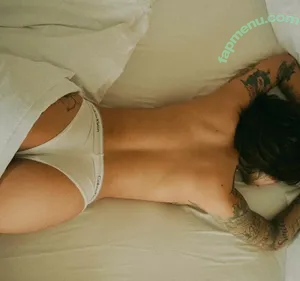  nude photo #0001