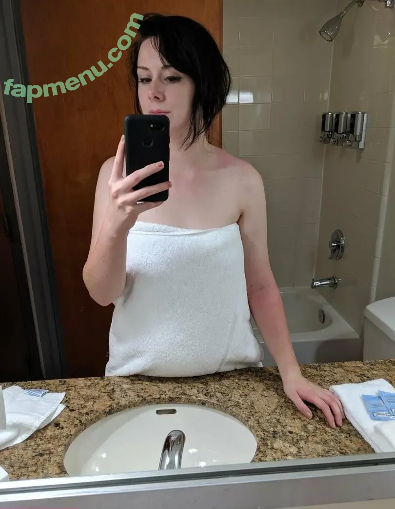 peachbellini nude photo #0001 (PeachBellini_xo)