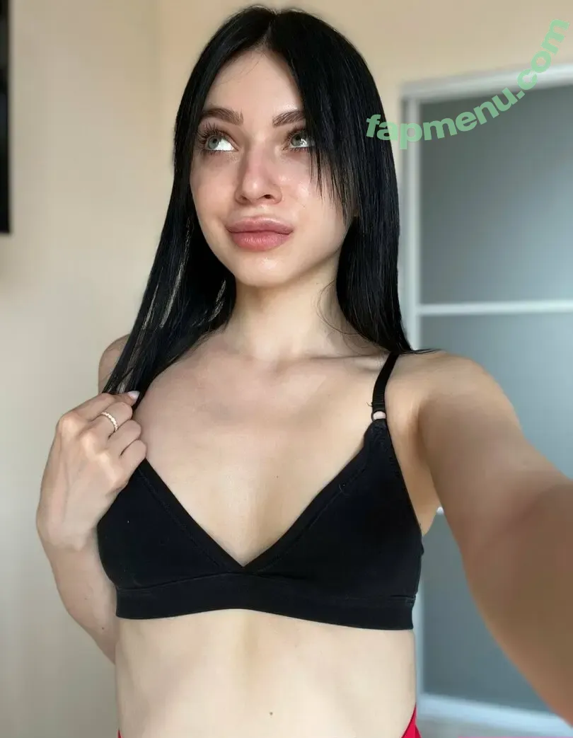 petiteyana nude photo #0010 (petiteyanaxo)