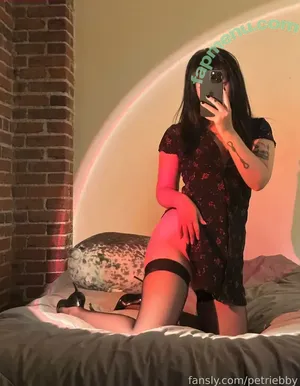 Petriebby nude photo #0008