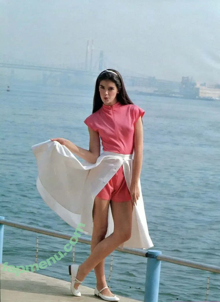Phoebe Cates nude photo #0138 (PhoebeBCates / phoebecateskline)