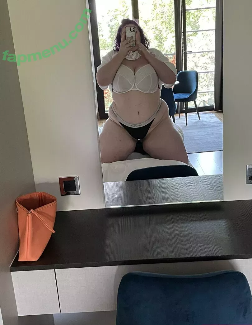 phoebetheunistudent nude photo #0073 (unironicfeminism)