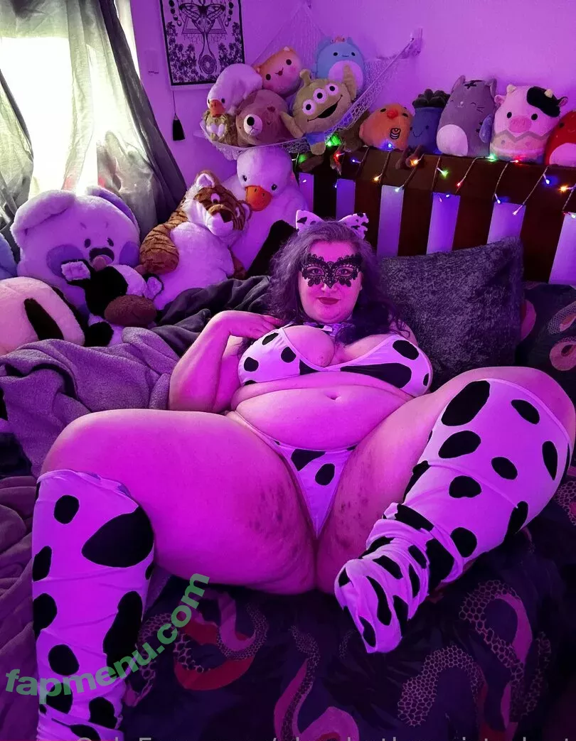 phoebetheunistudent nude photo #0153 (unironicfeminism)