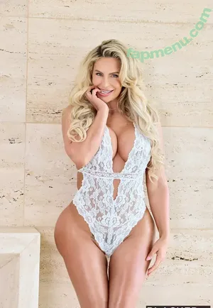 Phoenix Marie / phoenixmarie / phxsquaron / pmarizzle nude photo #1135