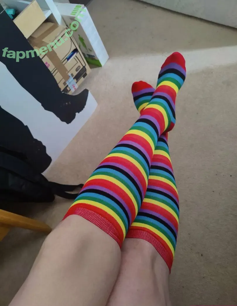 Phoenyx nude photo #0001 (PhoenyxVT / officiallyphoenyx)