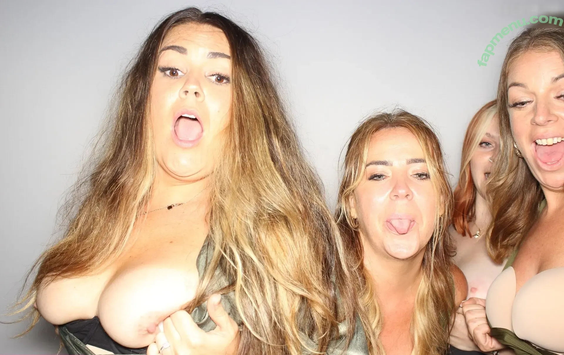 Photobox Flashes nude photo #0291 (Photobox Flashes)