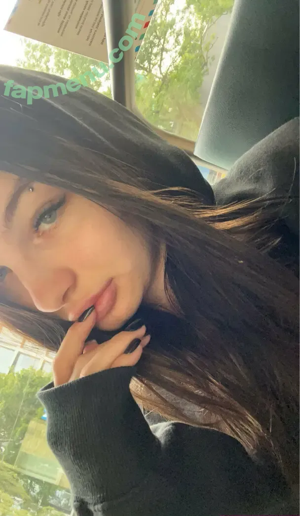 pikku.milana nude photo #0001 (pikku.milana)