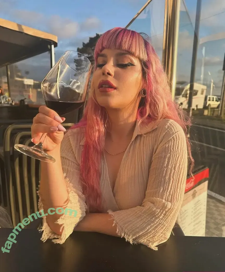 pinkcharlotte nude photo #0015 (pinkkcharlottee)