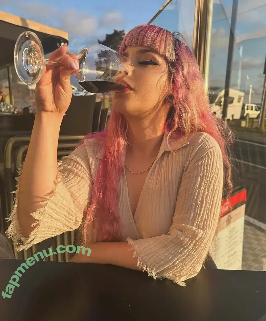 pinkcharlotte nude photo #0016 (pinkkcharlottee)