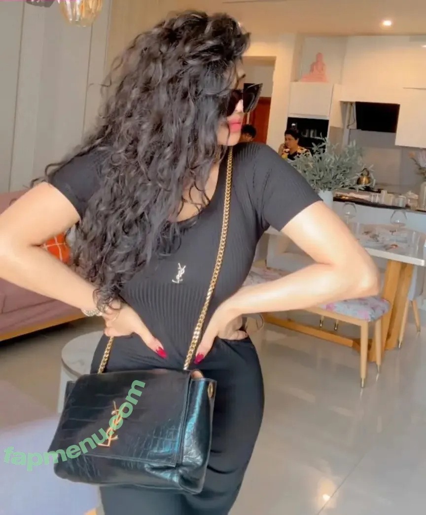 Piumi nude photo #0024 (queenpiumi / queenpiyumy)