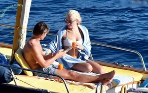Pixie Lott / pixielott nude photo #0011
