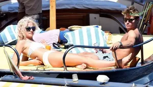 Pixie Lott / pixielott nude photo #0021