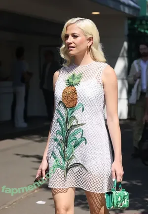 Pixie Lott / pixielott nude photo #0043