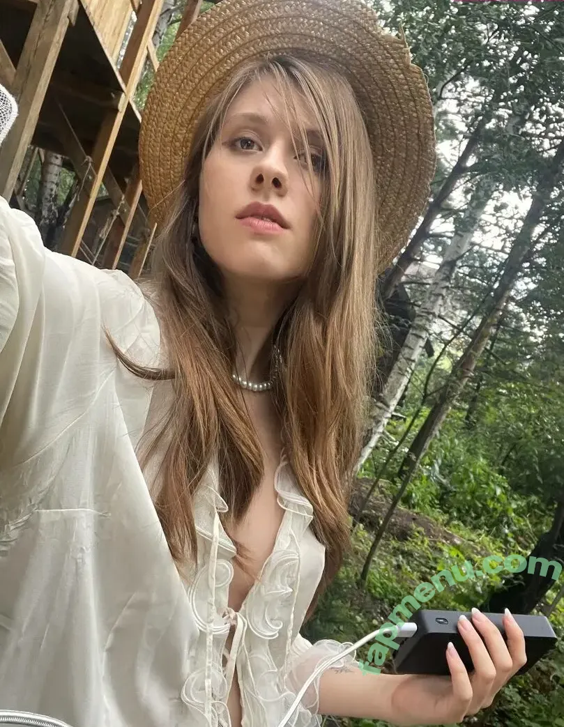 Polina Gentle Beast nude photo #0008 (gentlebeast_hi)