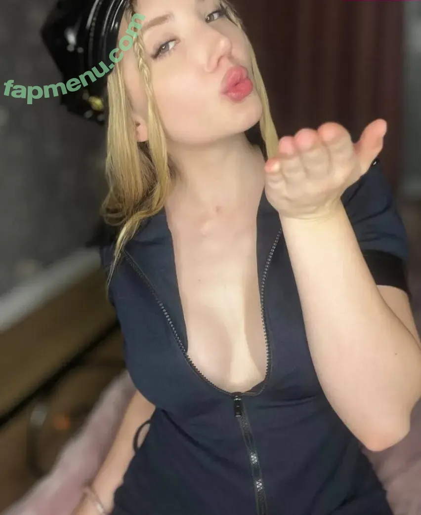 Polizistin Julia nude photo #0103 (Polizistin Julia)