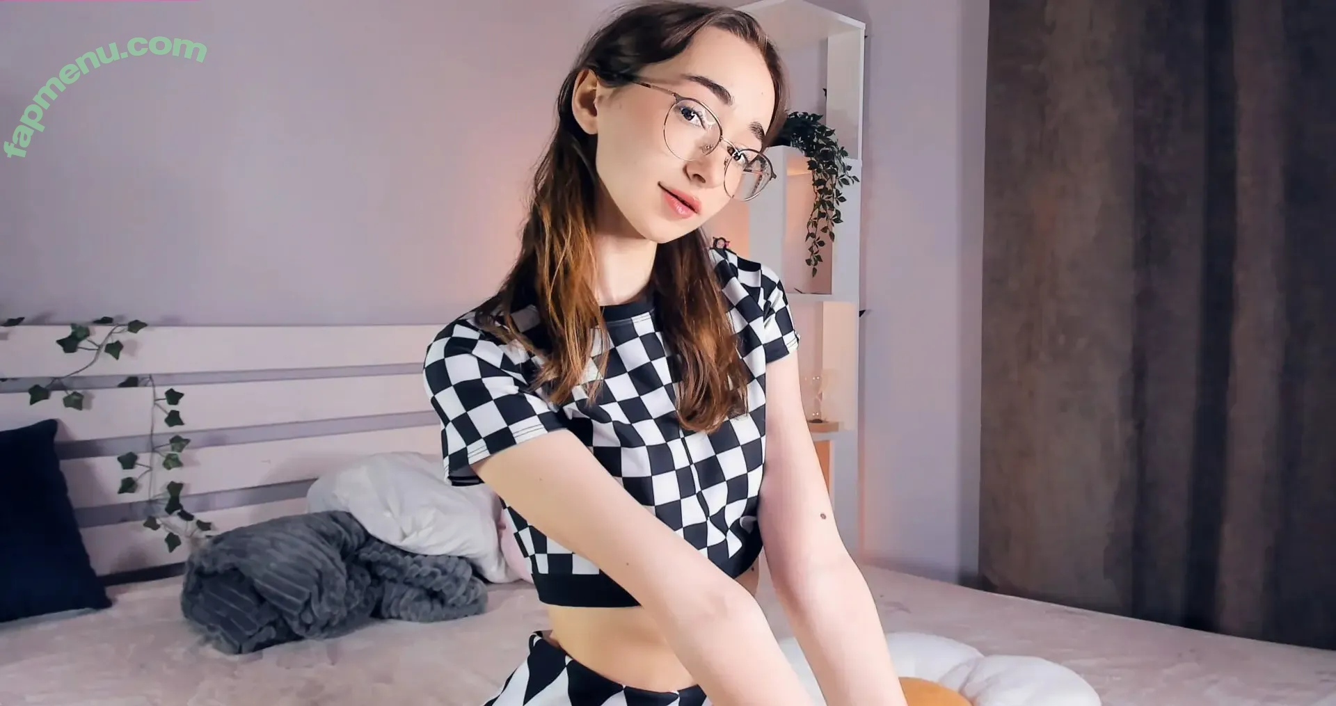 Polly_Bee nude photo #0001 (polly__beee)