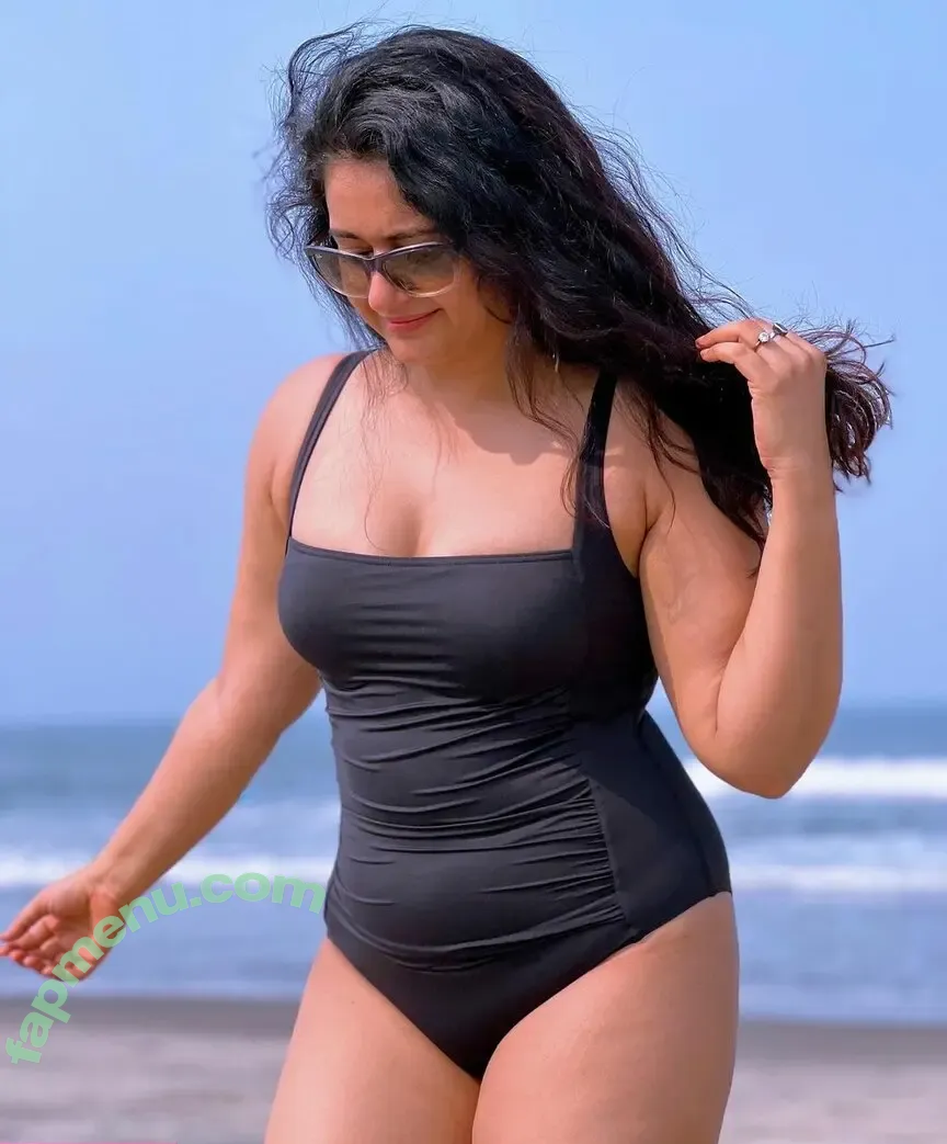 Poonam Bajwa nude photo #0020 (Poonam Bajwa)