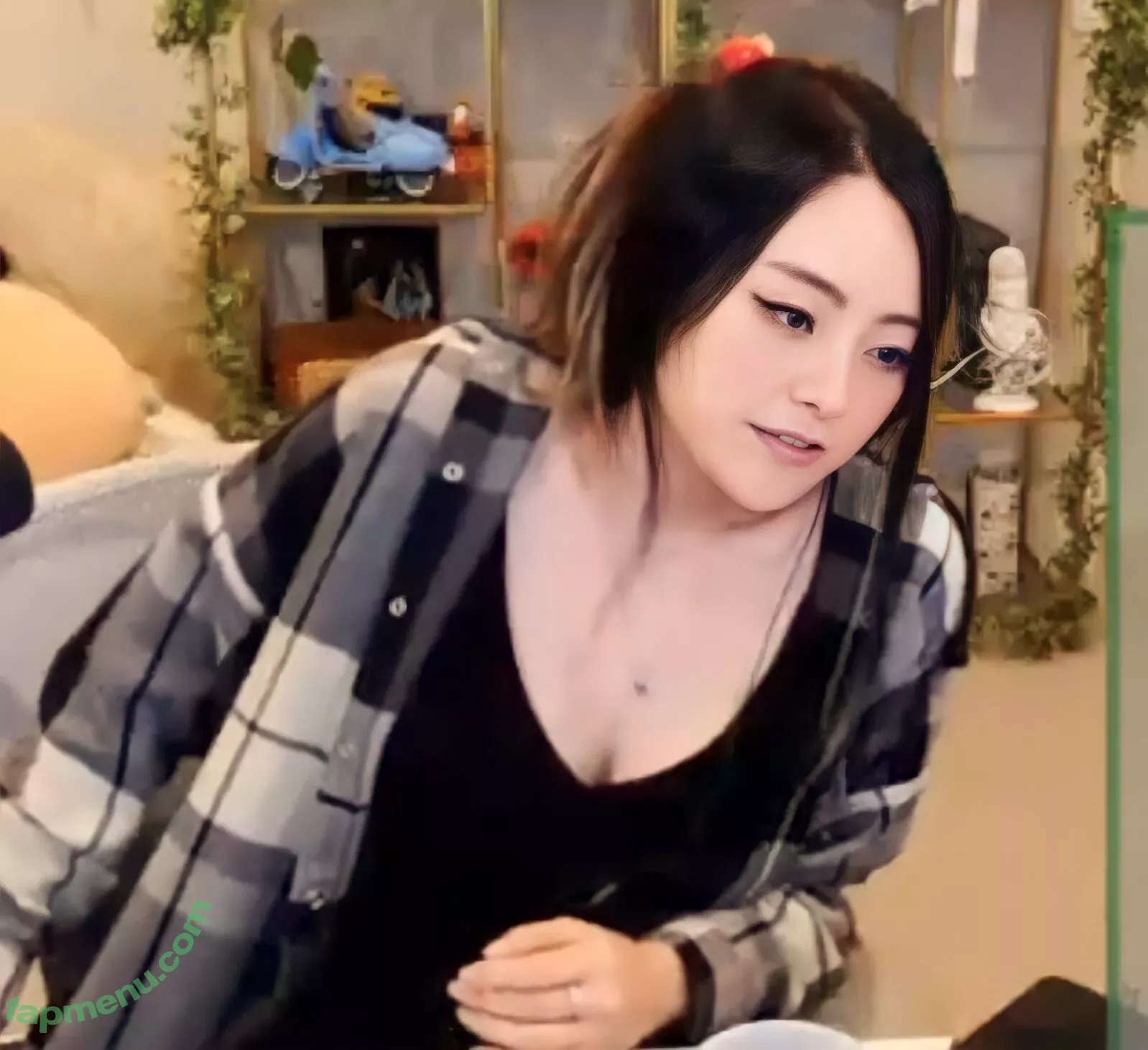PotasticPanda nude photo #0020 (Jeannie / MXRPlays / mmoxreview / mxrlovesfans)
