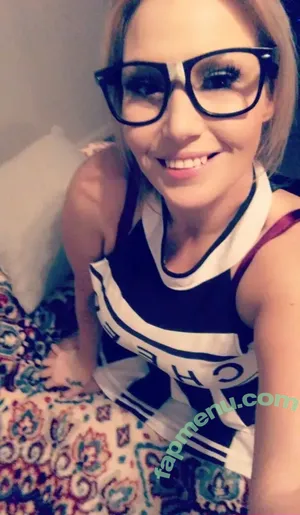 poundtowngurl / goodwillbythepound nude photo #0001
