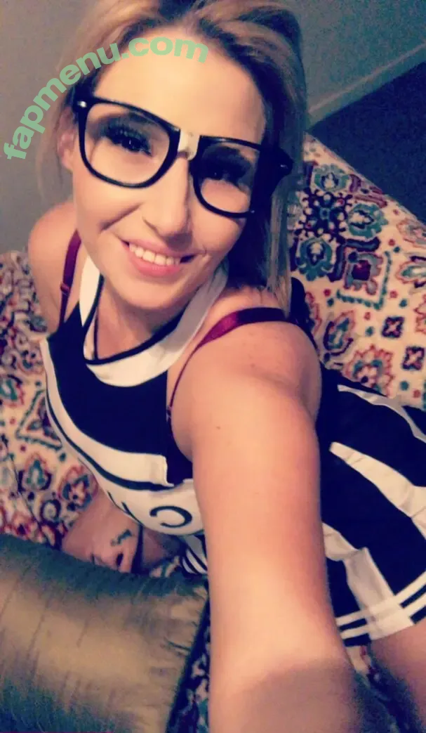 poundtowngurl nude photo #0003 (goodwillbythepound)