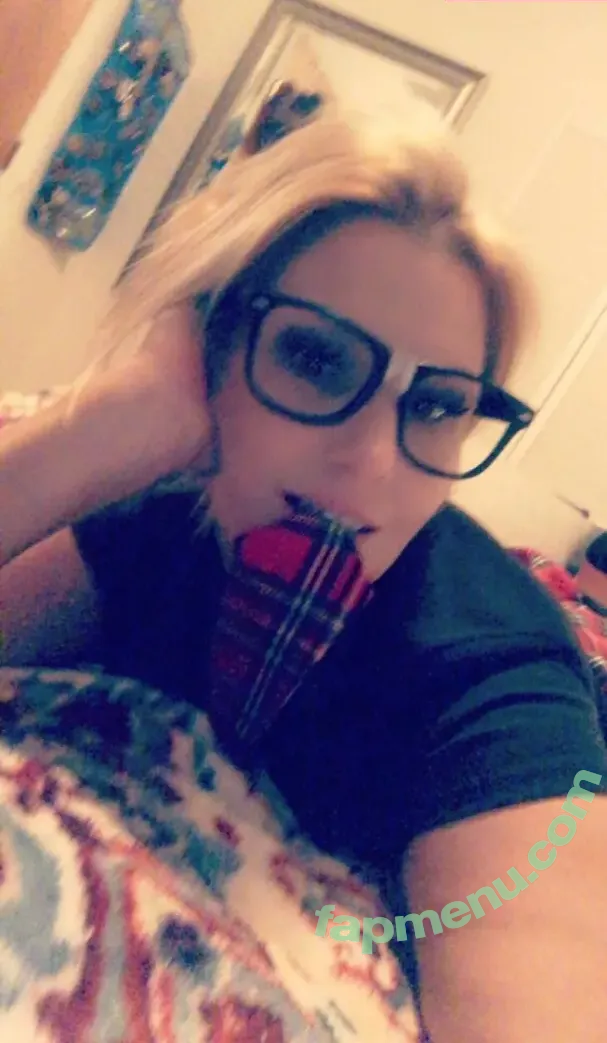 poundtowngurl nude photo #0004 (goodwillbythepound)