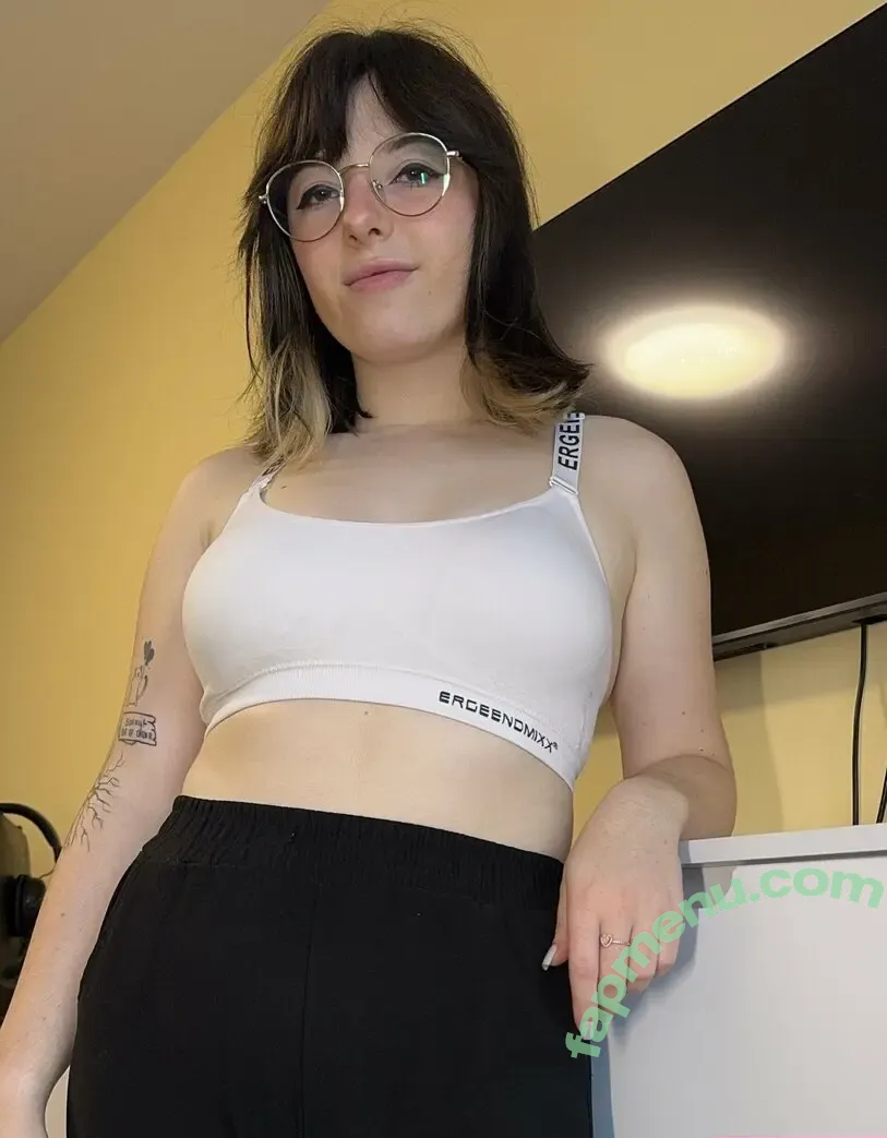 poutyrosee nude photo #0020 (pouty__official)