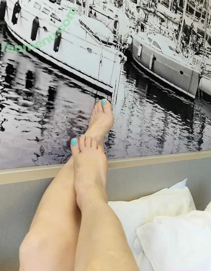prettyfeetartvilla nude photo #0021 (prettyfeetartvilla)