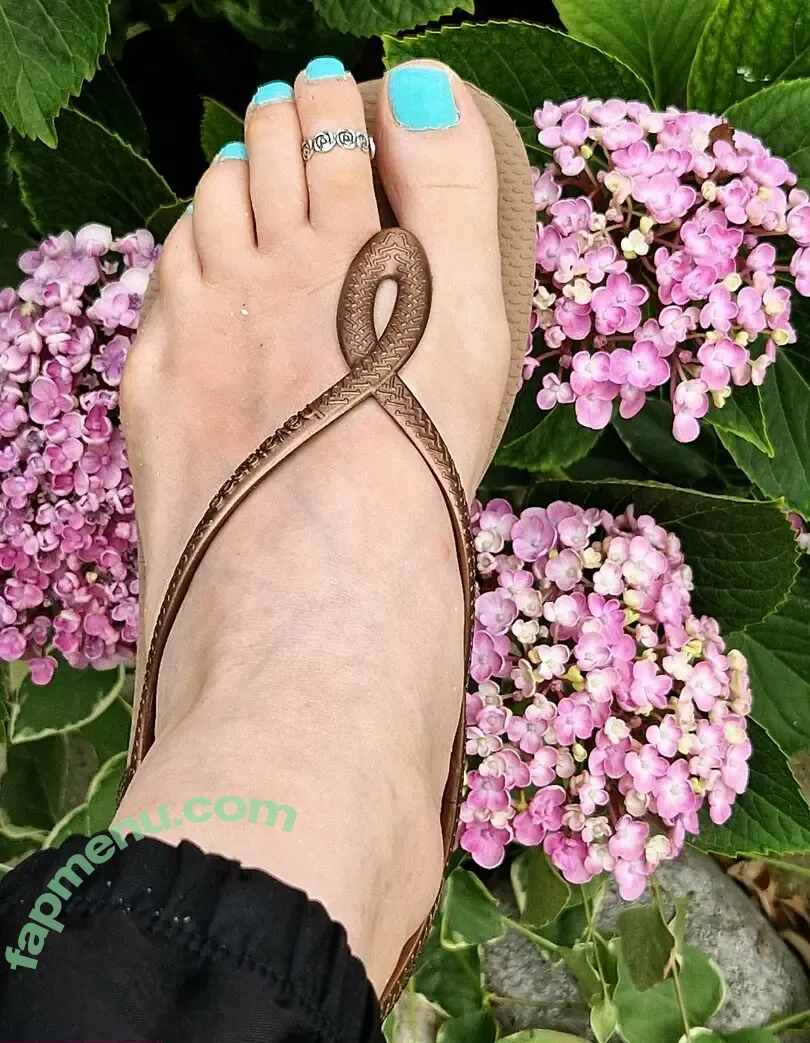 prettyfeetartvilla nude photo #0034 (prettyfeetartvilla)