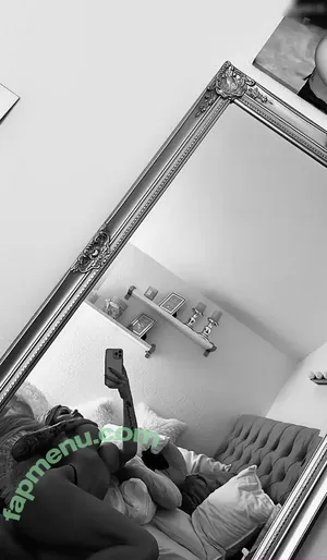Princess Léonie Alwine / princessleoonie nude photo #0017