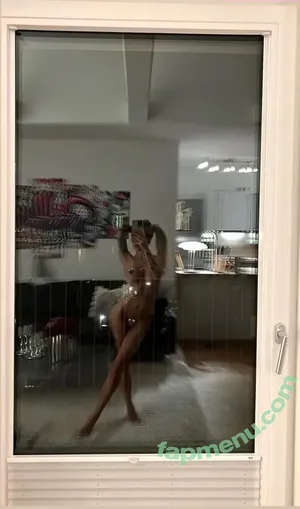 Princess Léonie Alwine / princessleoonie nude photo #0099
