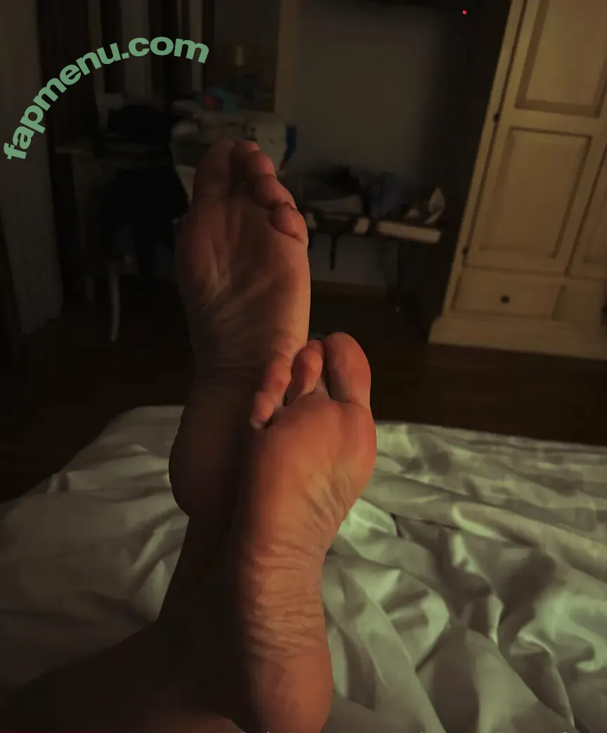 princessdisneyfeet nude photo #0003 (princessdisneyfeet)