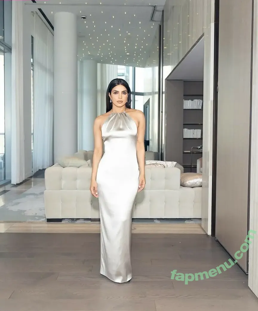 Priyanka Chopra nude photo #0207 (officialsherlynchopra / priyankachopra)