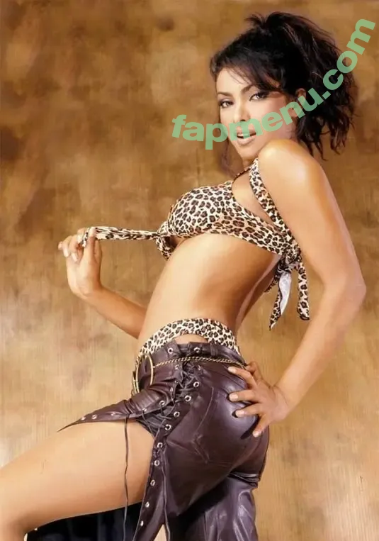 Priyanka Chopra nude photo #0246 (officialsherlynchopra / priyankachopra)